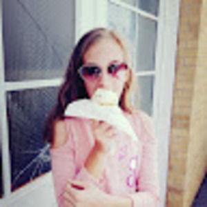 Meet your Posher, Chloe